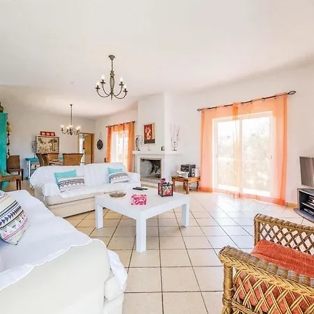 Sleeps 10 Air Con Wifi Villa