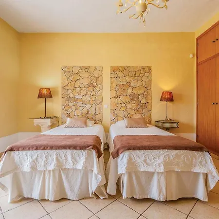 Villa Sleeps 10 Air Con Wifi *