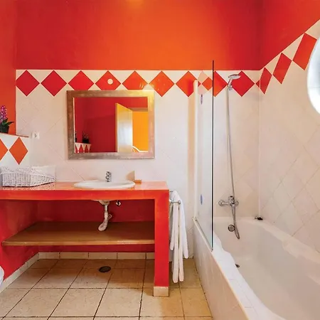Sleeps 10 Air Con Wifi